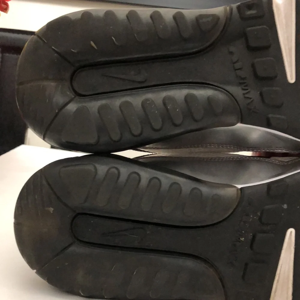 NIKE AIR RUNNING SNEAKERS MENS-BOYS (TEENS SIZE 7Y